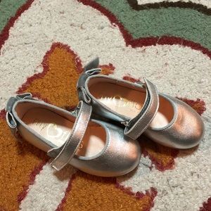 My Flats girls silver Mary Janes. Size 20/5. EUC!